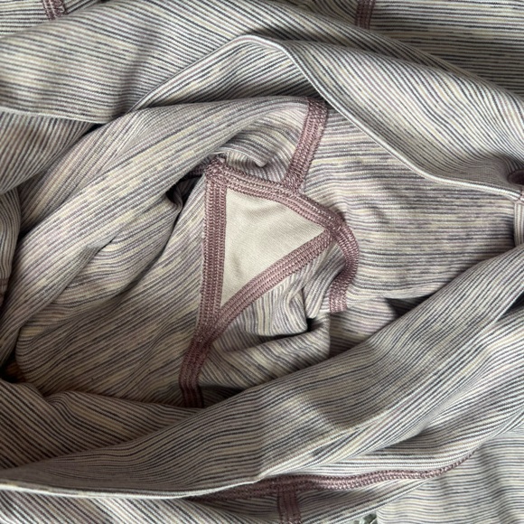 Women’s Lululemon Striped Purple Wunder Under Leggings Size 6 - Picture 5 of 7